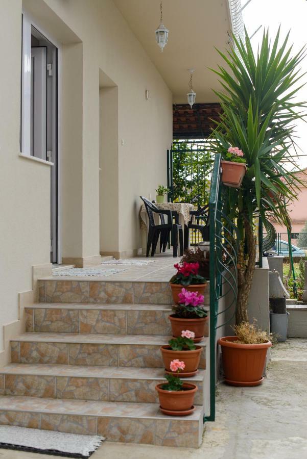 Apartment Sara Trogir Bagian luar foto